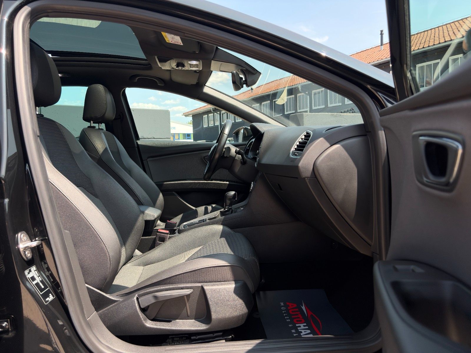 Fahrzeugabbildung SEAT Leon ST 1.5 TSI DSG Xcellence CarPlay PANO CAM