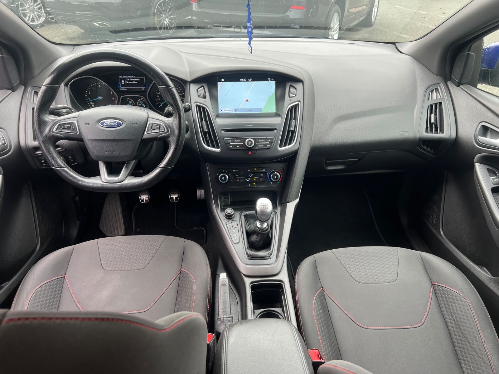 Fahrzeugabbildung Ford Focus Turnier 1.5 ST-Line *RÜCKFAHRKAMERA*