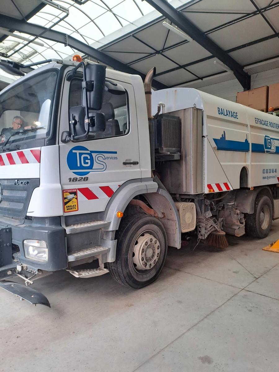 Mercedes-Benz AXOR 1828