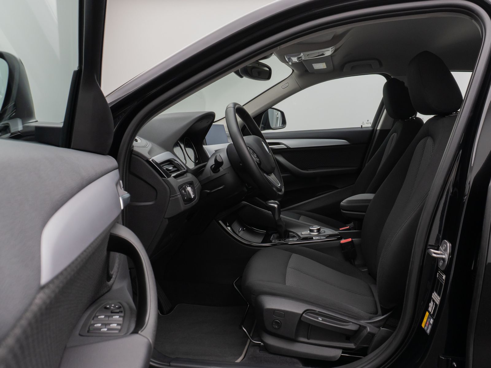 Fahrzeugabbildung BMW X2 xD25e Kamera DAB Lordos Geschwindigkeitsreg