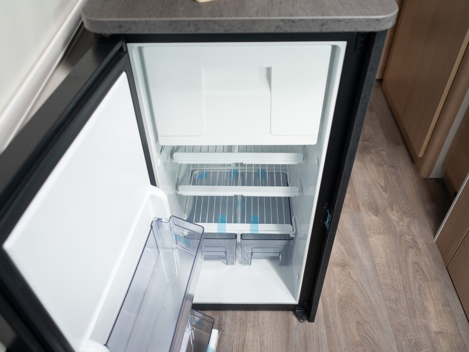 Fahrzeugabbildung Sunlight Cliff 600 Modelljahr 2026 mit Markise!