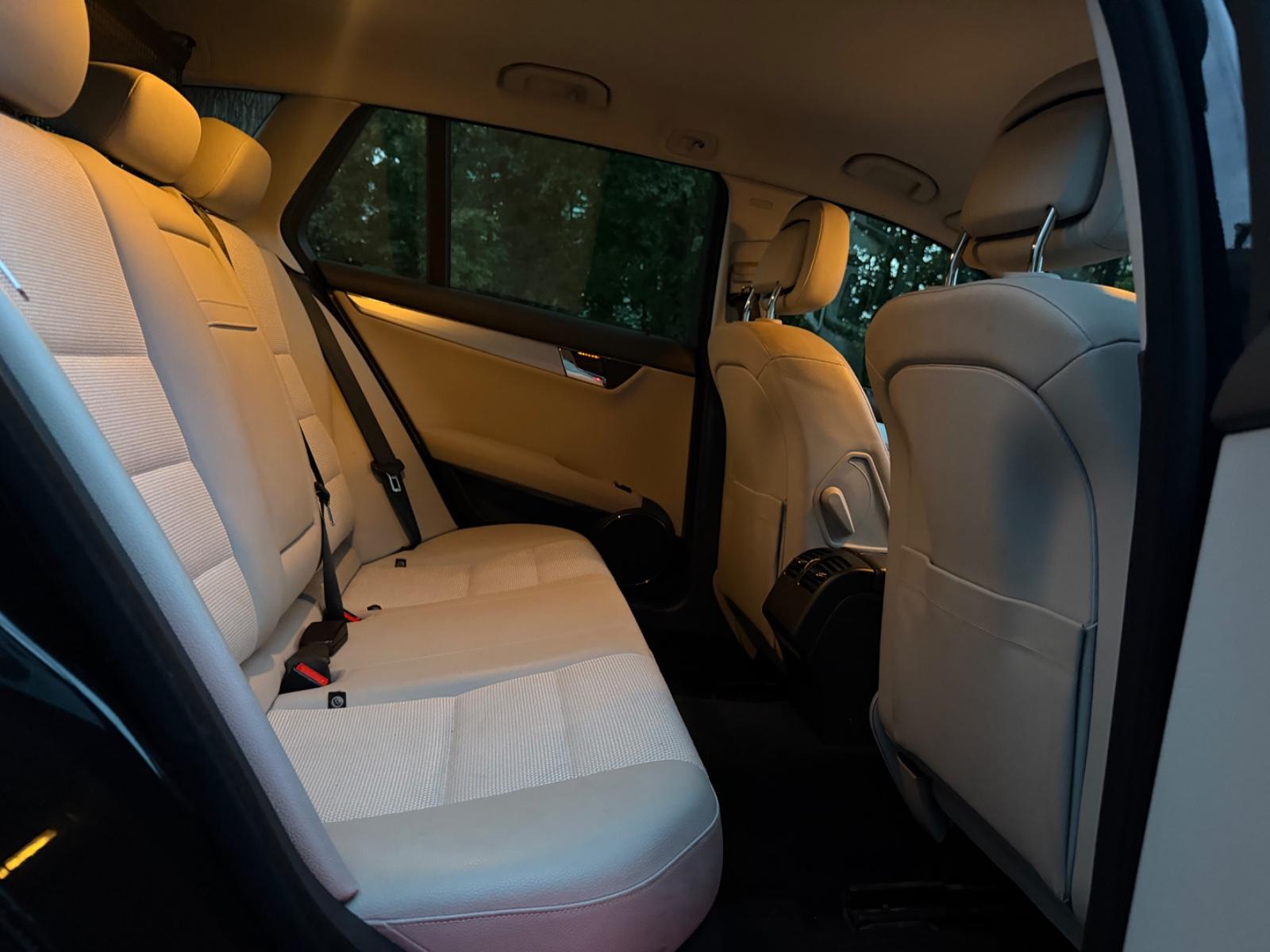Mercedes-Benz C180 2009 — photo 18