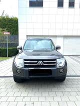 Mitsubishi Pajero 3,2 DI-D Vollausstattung... - Mitsubishi Pajero in Frankfurt (Main)