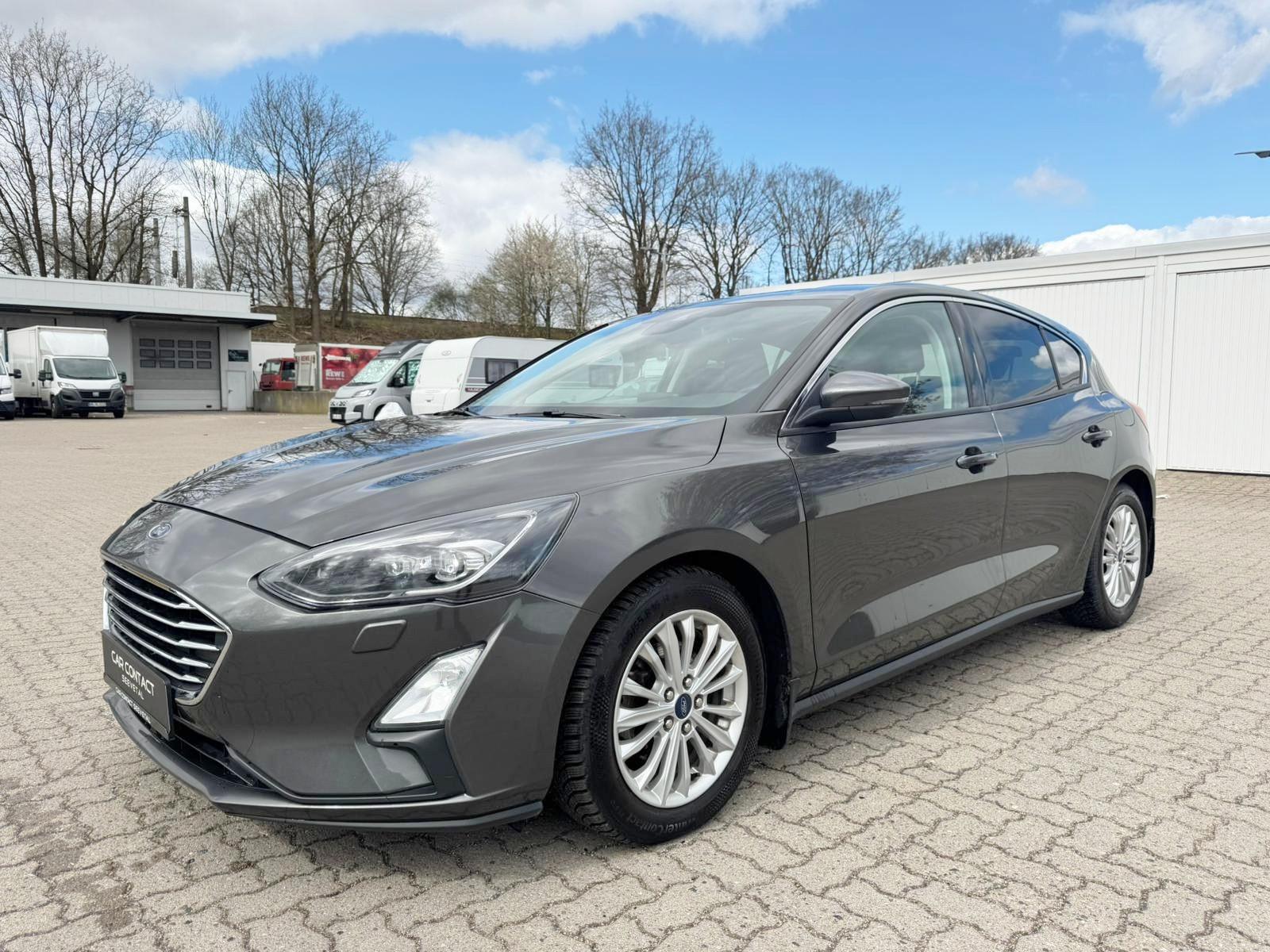 Ford Focus Limousine Titanium Automatik*NAVI*LED*TEMP