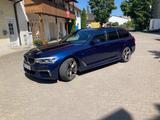 BMW M550d xDrive Touring A - - blaue BMW M550