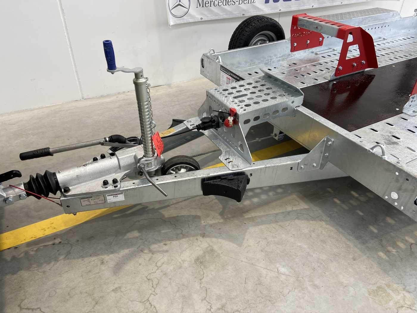 Fahrzeugabbildung Brian James Cargo Digger Plant 2 / Länge: 3.200mm  / 3.500kg