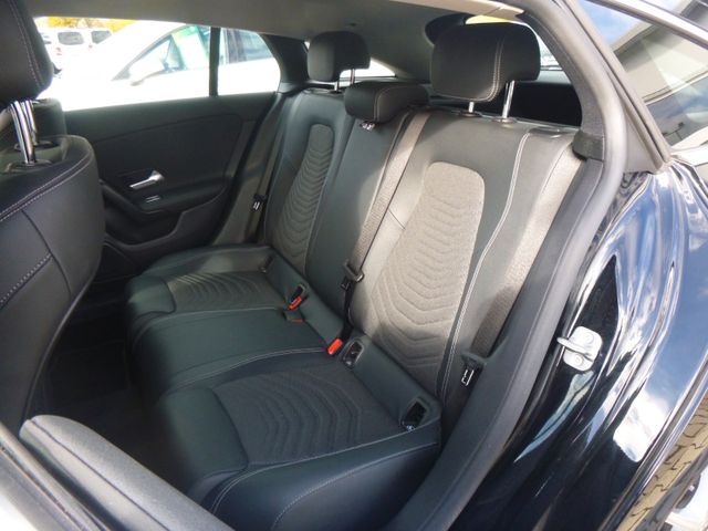 Fahrzeugabbildung Mercedes-Benz CLA 180 Shooting Brake >AUT/NAVI/Teilleder<