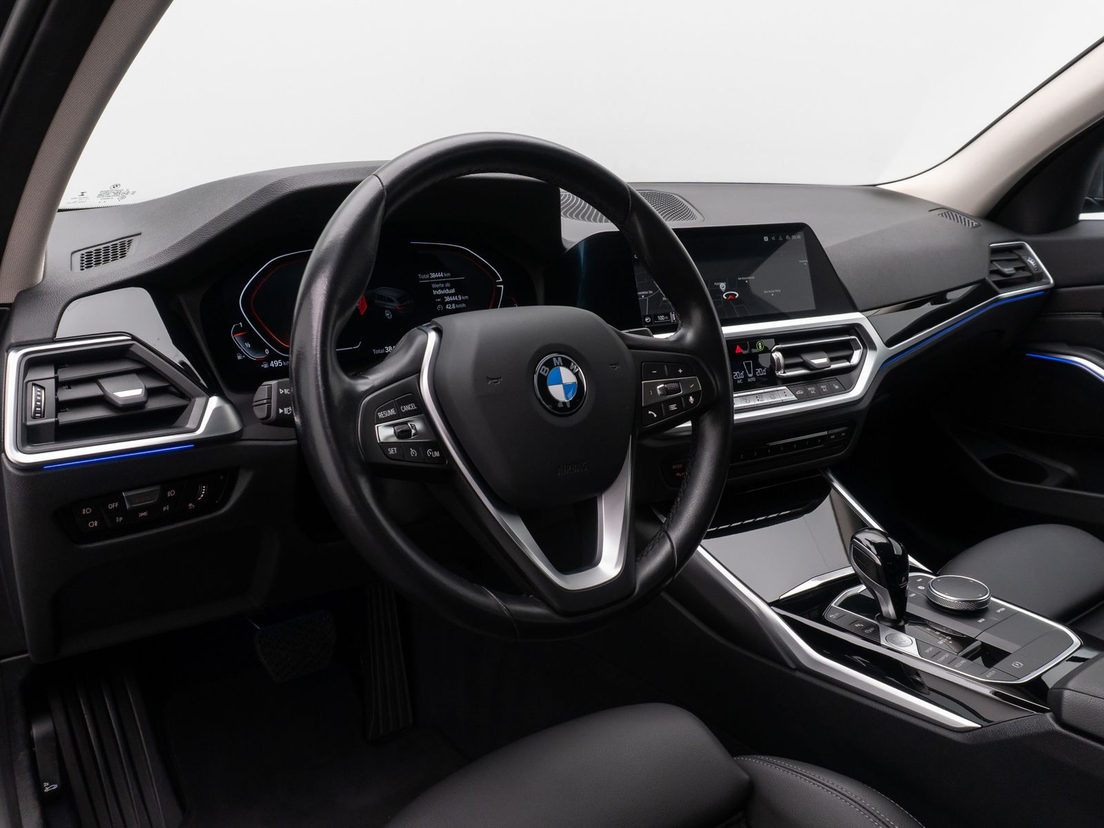 Fahrzeugabbildung BMW 320i Sport Line Alarm DAB FernlichtAss PDC LED