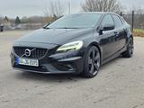 Volvo V40 2.0 T3 R Design "Black Edition"  - Volvo V40 Limousine R design mit Benzin-Antrieb