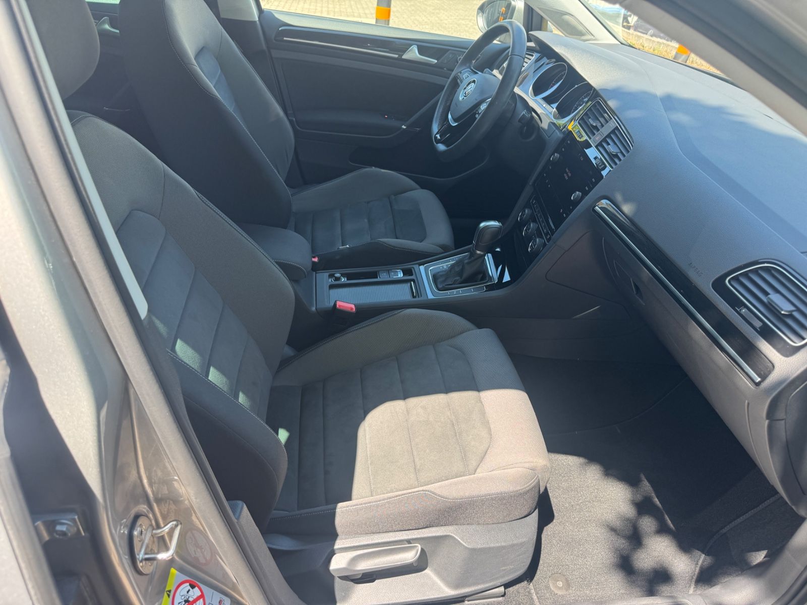 Fahrzeugabbildung Volkswagen Golf VII Lim. Highline LED+ACC+Tempomat