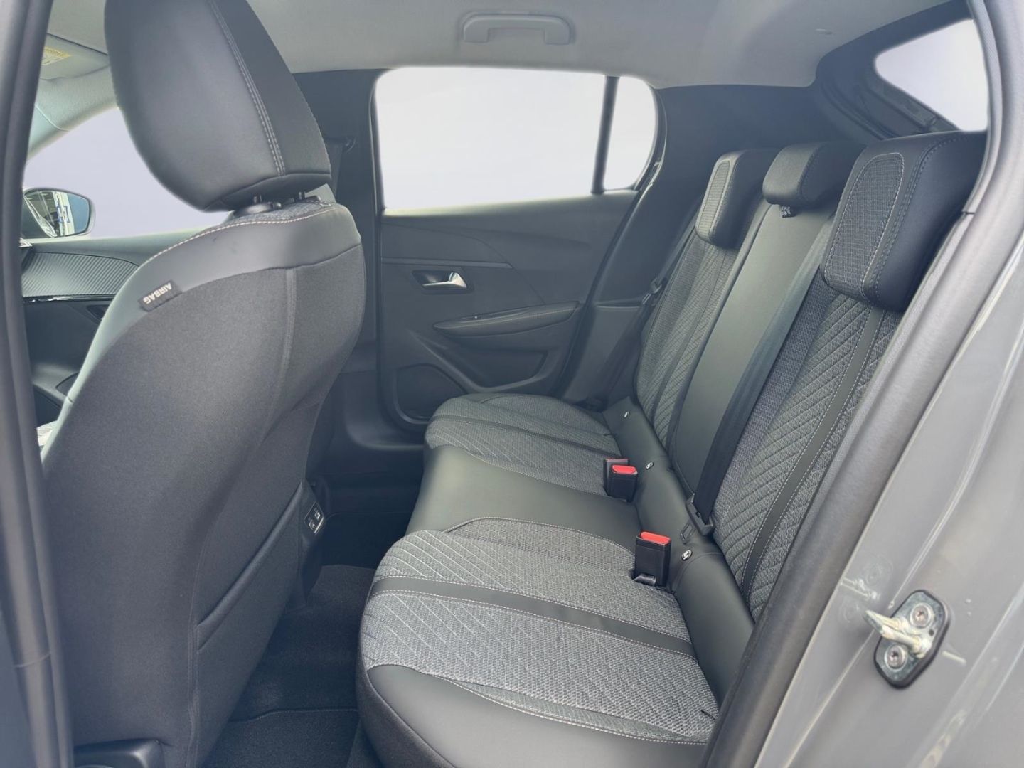 Peugeot 208 - Bild 12