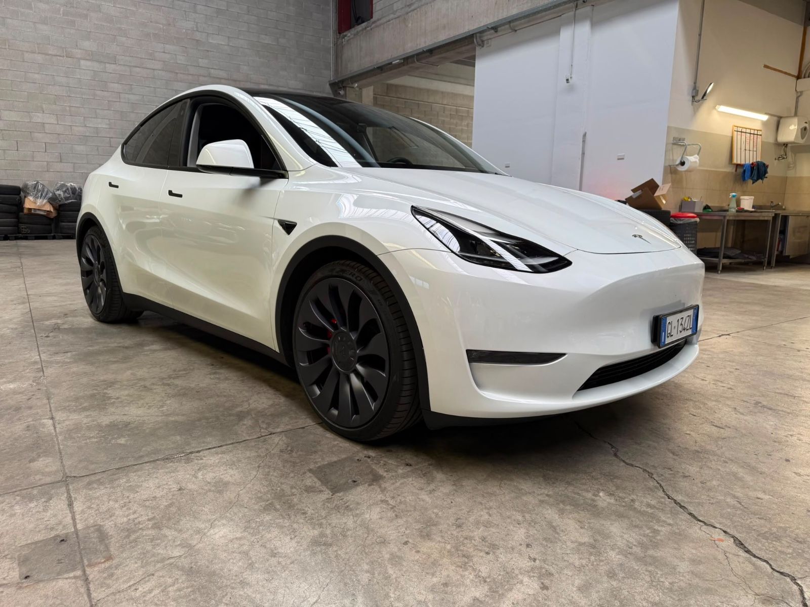 Tesla Model Y Performance Dual Motor AWD imagem 2