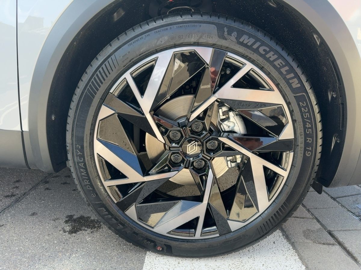 Fahrzeugabbildung Renault Captur Esprit Alpine Mild Hybrid 160 EDC *SHZ*