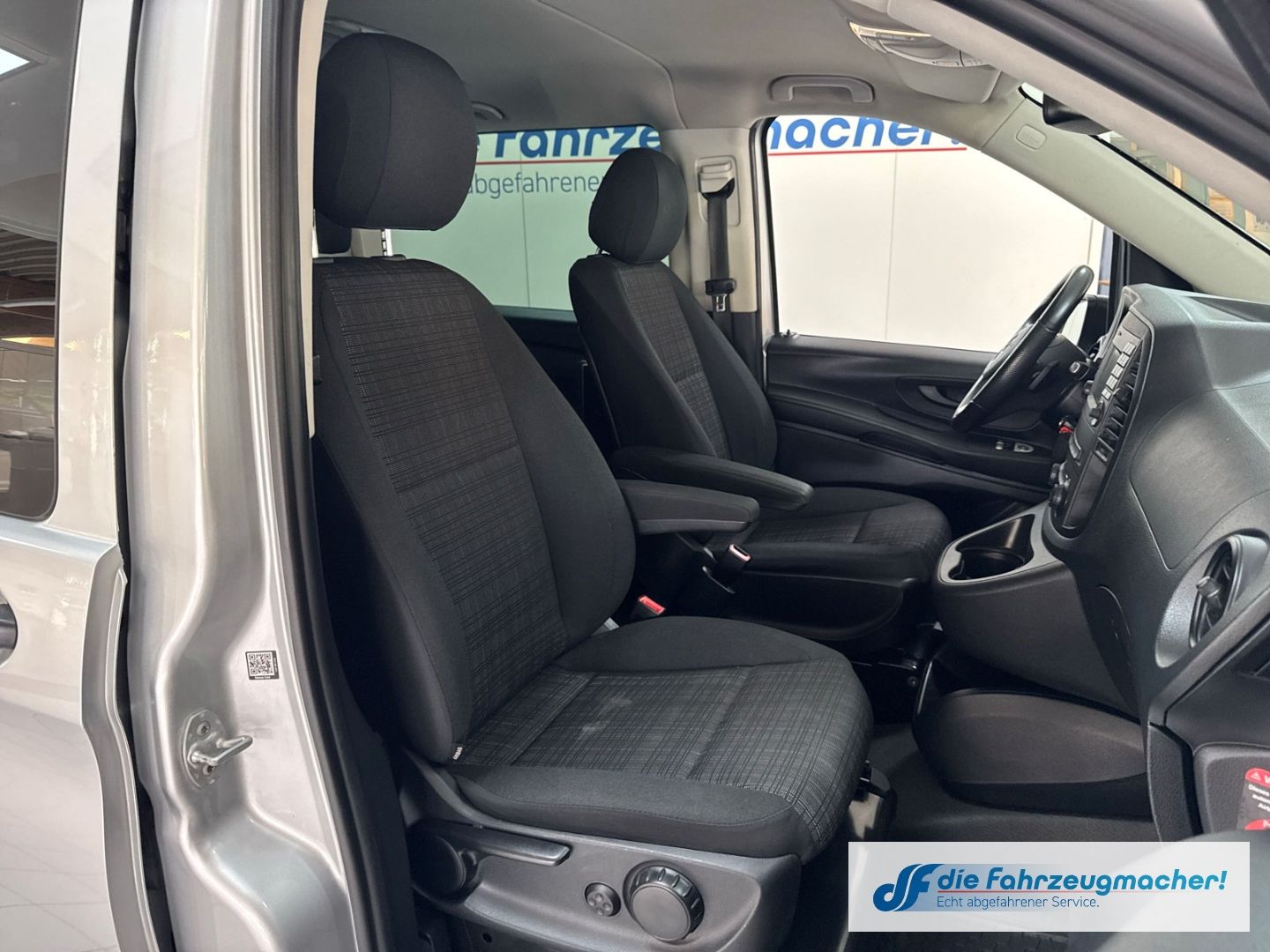 Fahrzeugabbildung Mercedes-Benz Vito Mixto 119CDI 4x4 lang Navi Digitales Cockpi