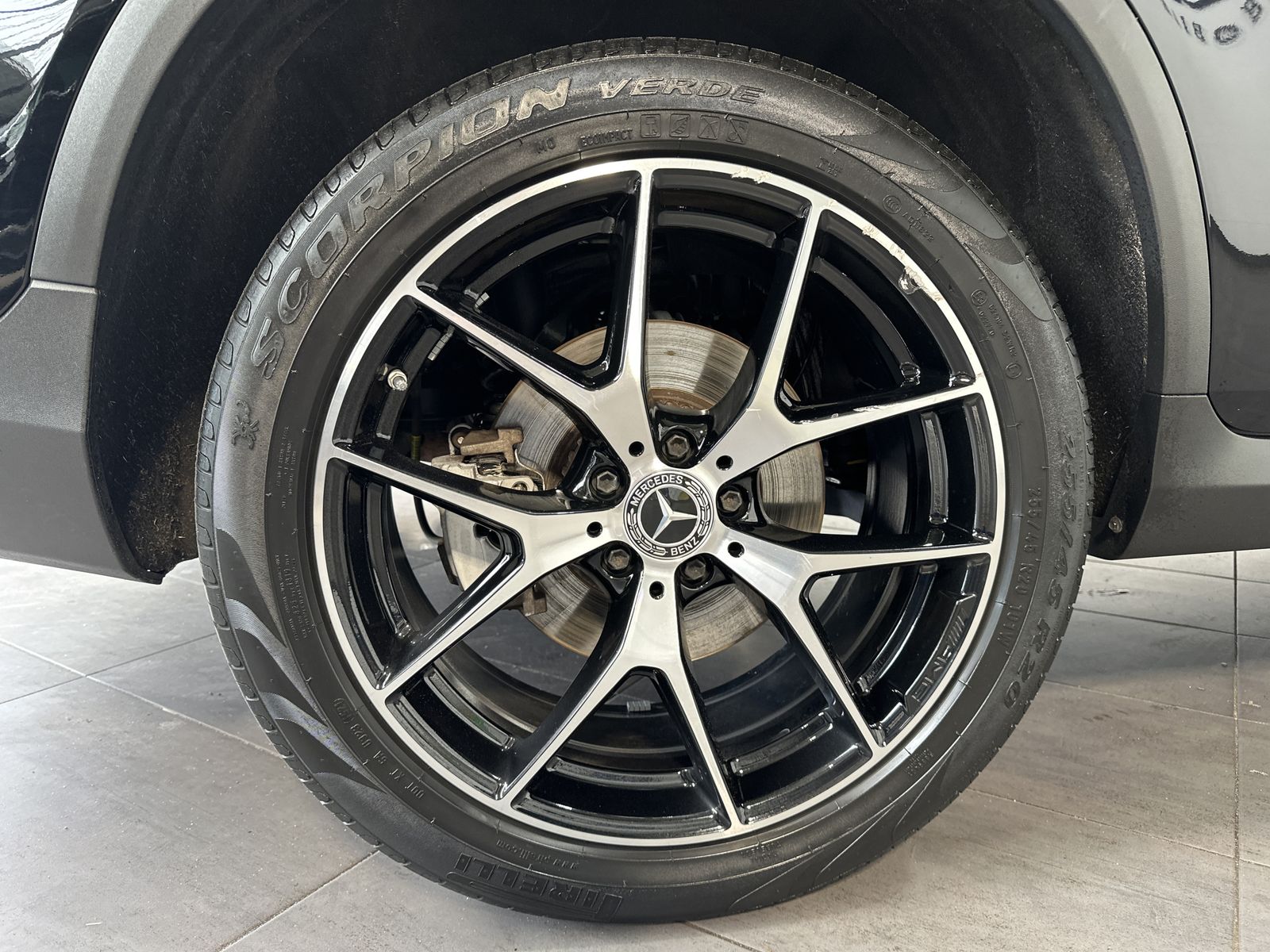 Fahrzeugabbildung Mercedes-Benz GLC 300e 4M AMG-Line NAV+LED+PANO+CARPLAY+20ZOLL