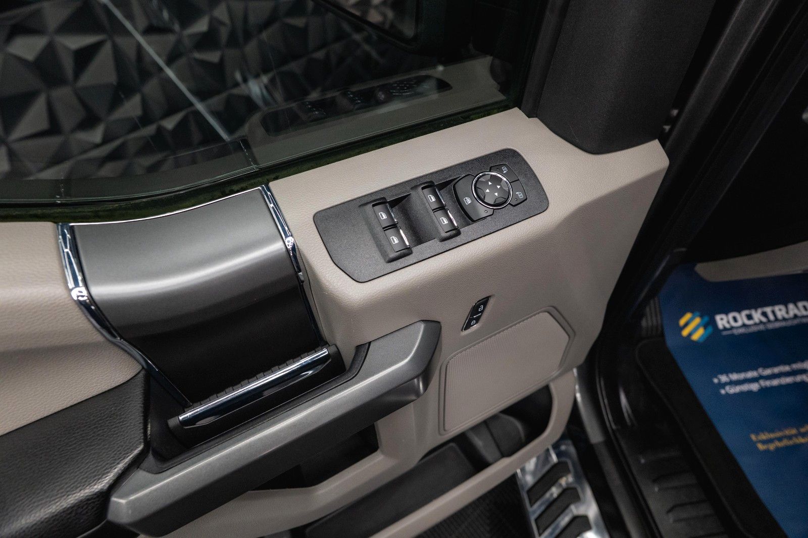 Fahrzeugabbildung Ford F150 5.0L V8 4x4 Offroad XLT SupCrew Unfallfrei