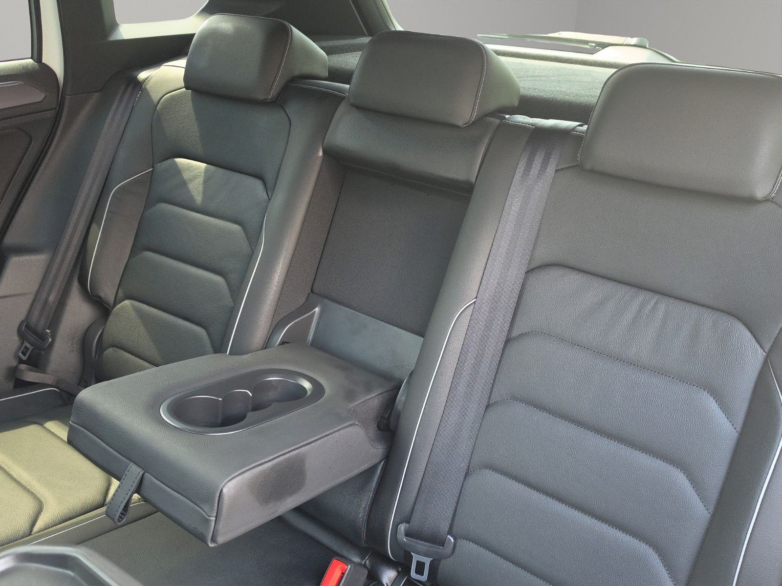 Fahrzeugabbildung Volkswagen Tiguan  R-LINE HiGHLiNE  4MOTION PANORAMA DACH