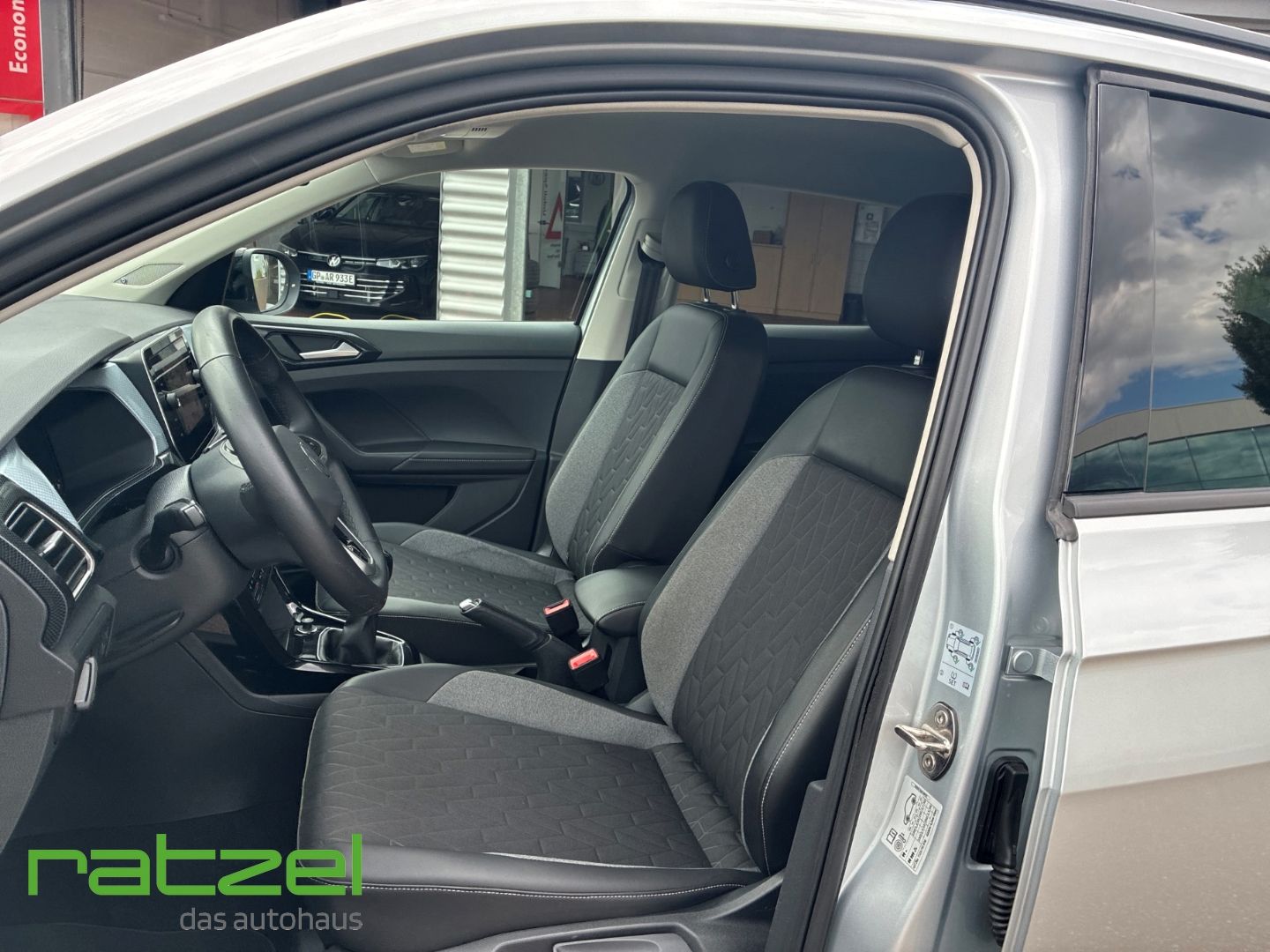 Fahrzeugabbildung Volkswagen T-Cross Goal Life 1.0 l TSI Navi LED ACC BeatsAu