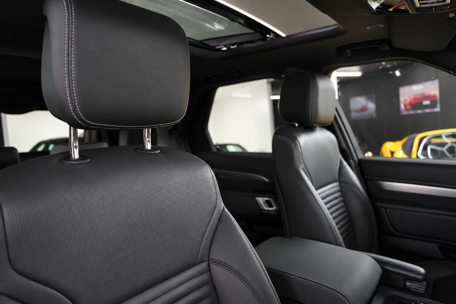Fahrzeugabbildung Land Rover Discovery SE*R-Dynamic*7-Sitz*Pano*Meridian*360°