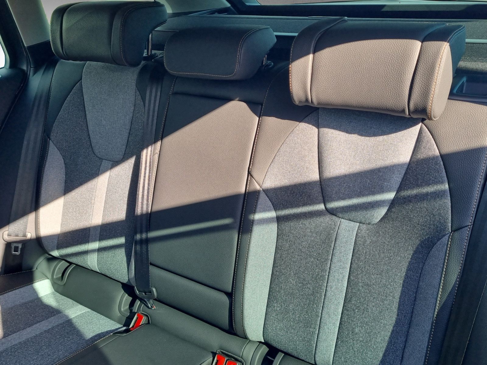 Fahrzeugabbildung SKODA Octavia Combi Tour 2.0 TDI AHK Licht&Sicht+ Win+