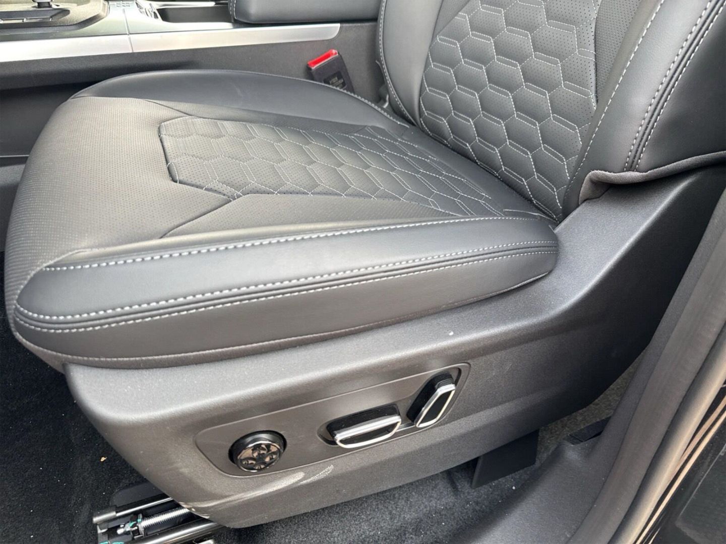 Fahrzeugabbildung BAW 212 4X4 2.0 Diesel Automatik - Leder