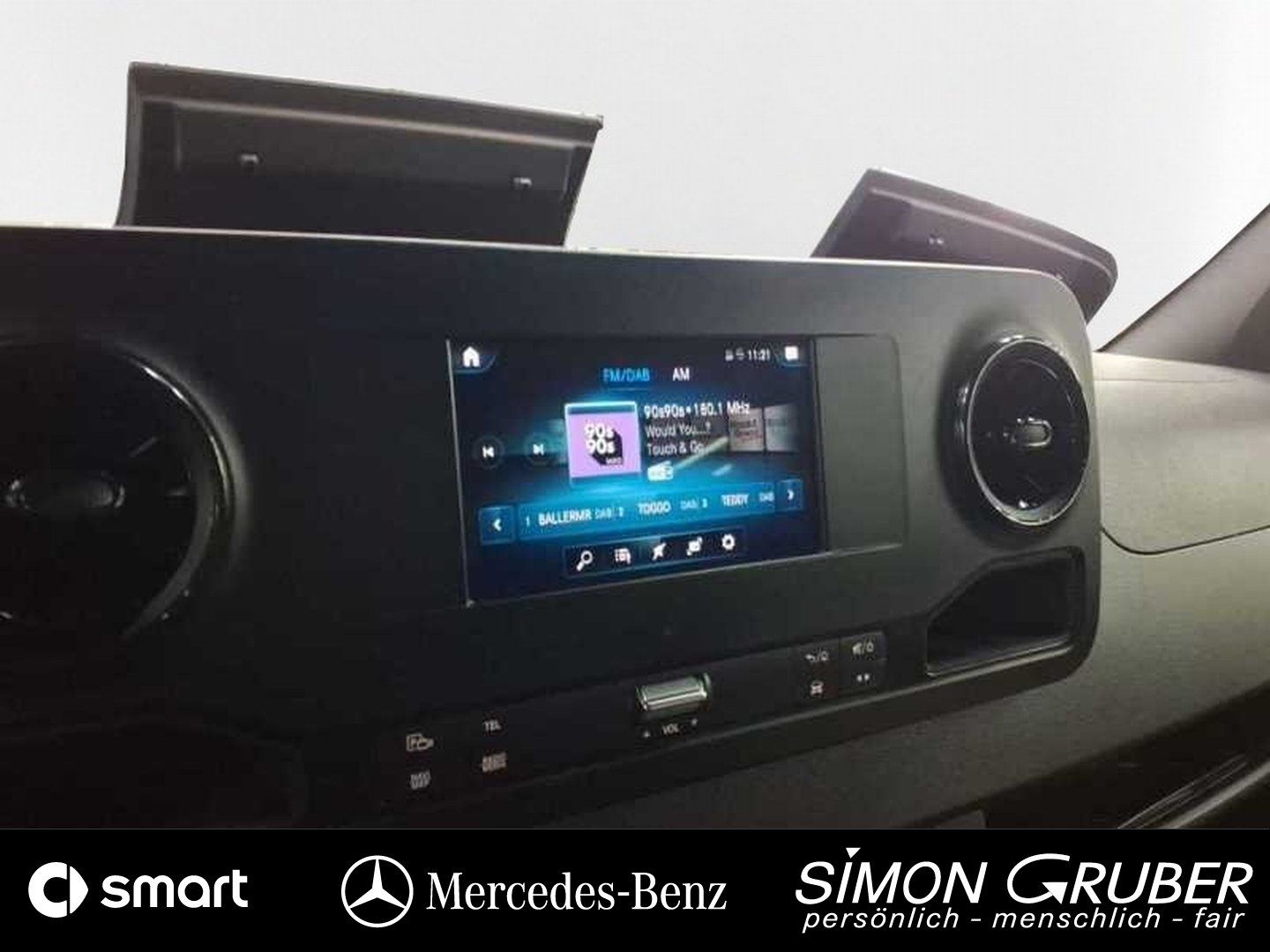 Fahrzeugabbildung Mercedes-Benz 317 Tourer L2H2 Standard 8Sitzer Rollstuhl Lift