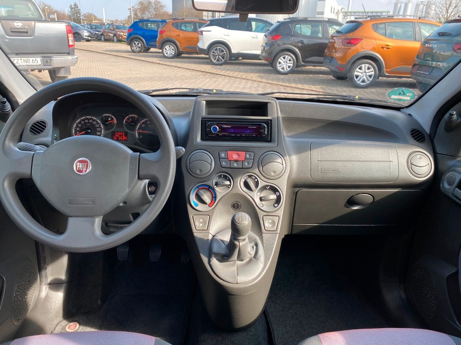 Fahrzeugabbildung Fiat Panda 1.2 RADIO+KLIMA+2 VORB+TÜV-NEU+WENIG KM!