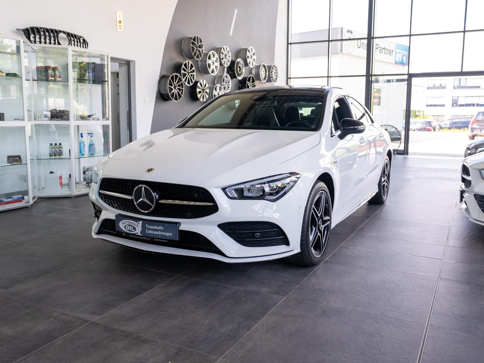 Mercedes-Benz CLA 250 e 8G-DCT R-KAMERA 1.HAND PANORAMA foto 3