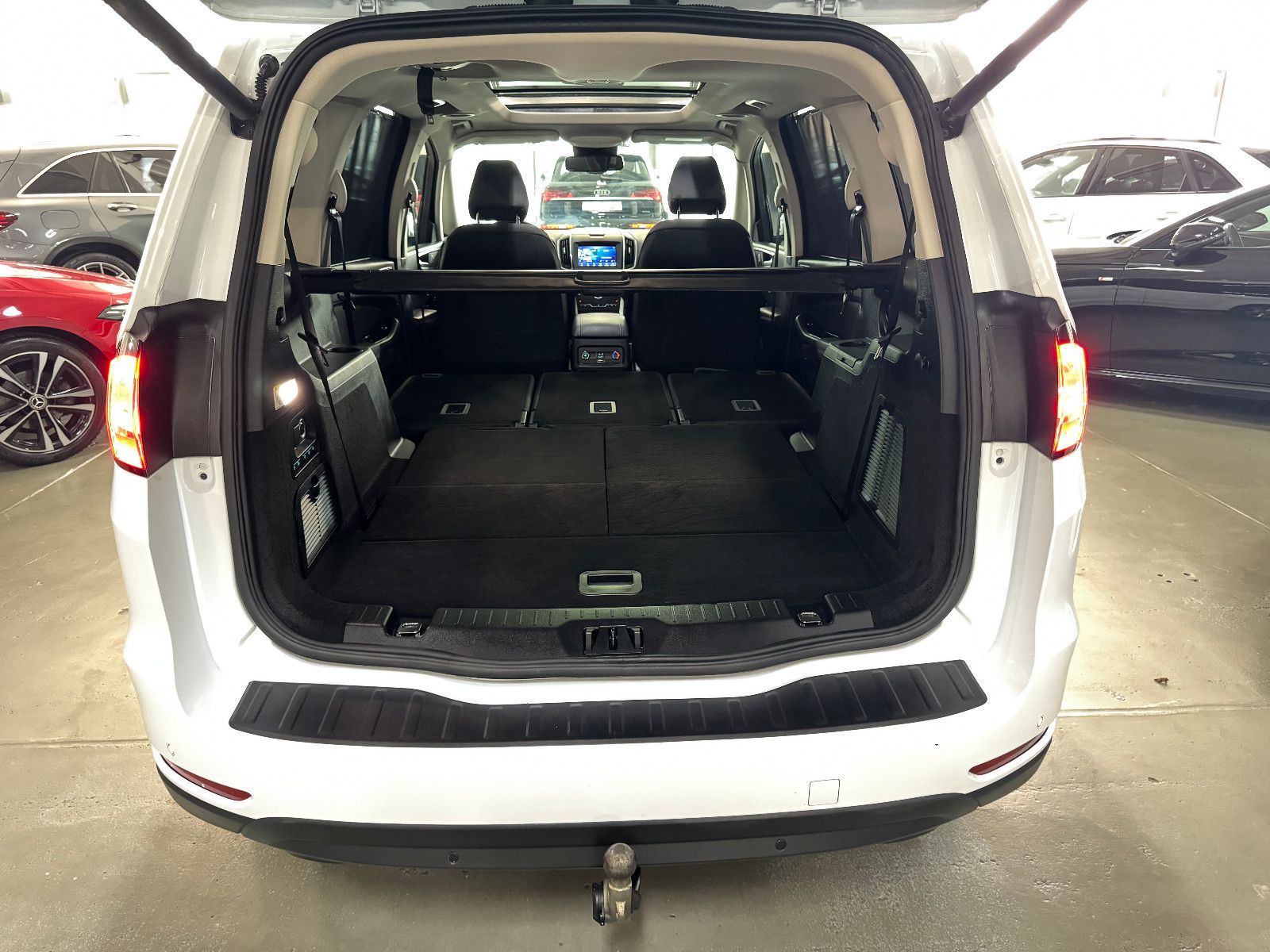 Fahrzeugabbildung Ford Galaxy TITANIUM SPORT AWD AUT 7-SITZER PANO VOLL