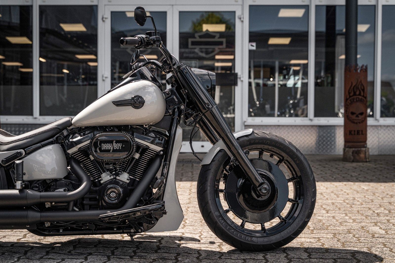 Fahrzeugabbildung Harley-Davidson DARK FAT BOY FLFBS 114 MY24 -JEKILL&HYDE-