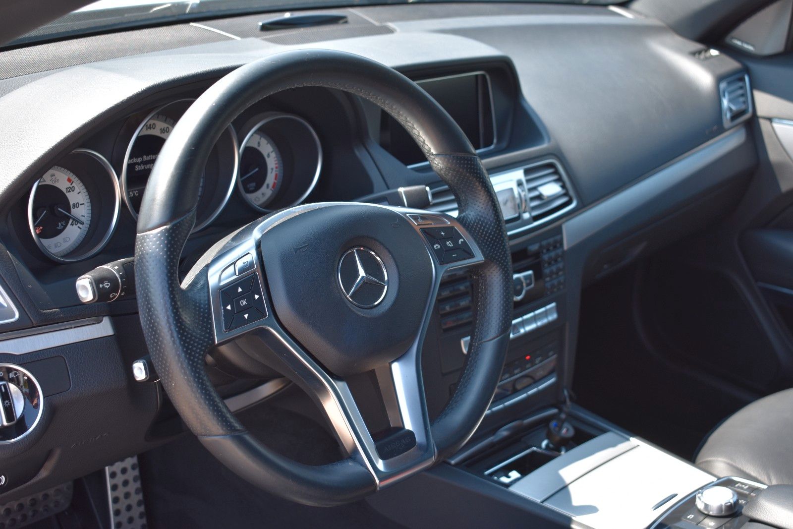 Fahrzeugabbildung Mercedes-Benz E 350 Cabrio /AMG Line /Harman Kardon/LED/Kamera