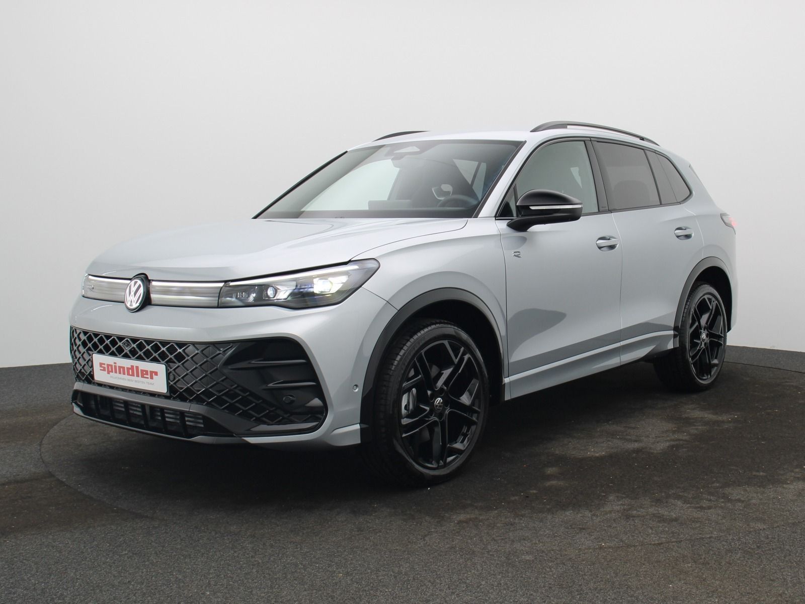 Volkswagen Tiguan R-Line 2.0TDI 4M DSG HD-Matrix AHK HuD foto 2