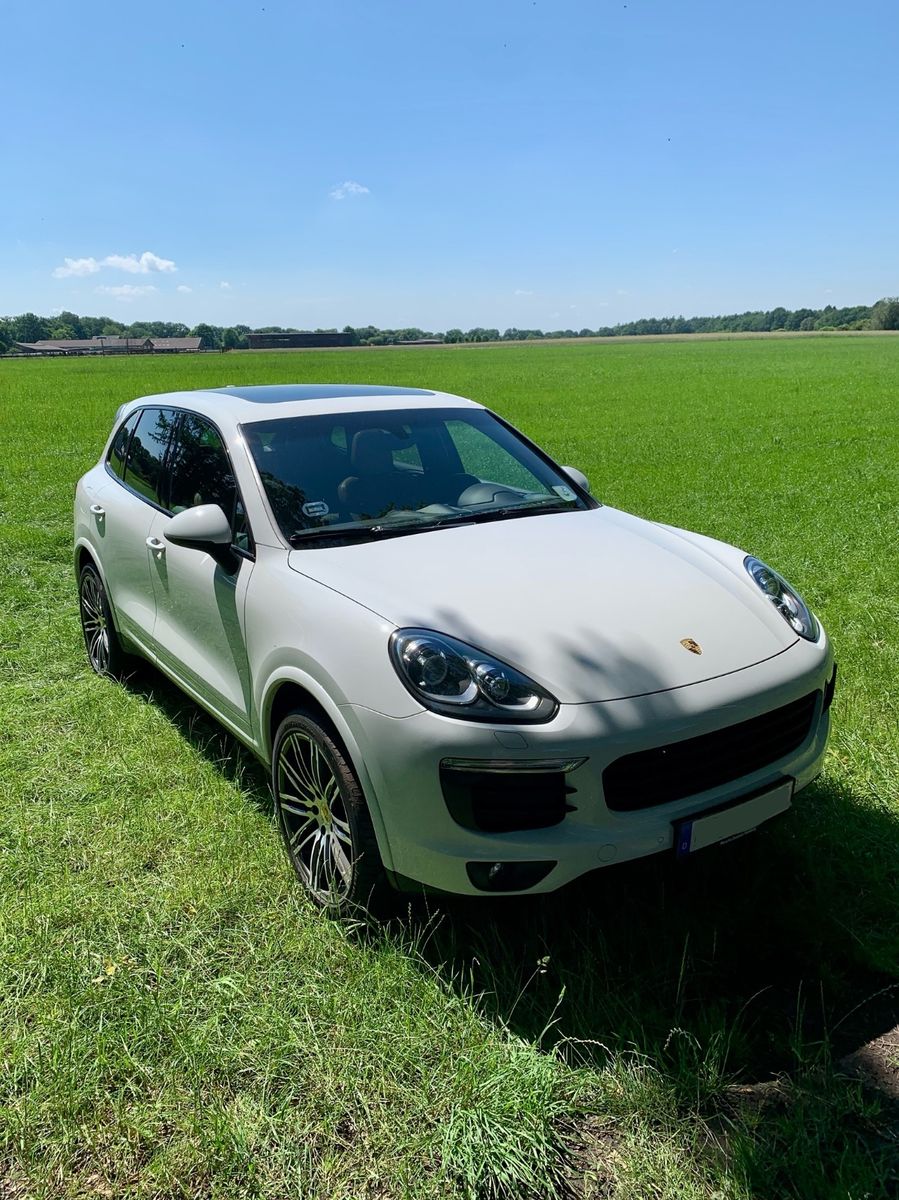 PORSCHE Cayenne - Platinum Edition 
