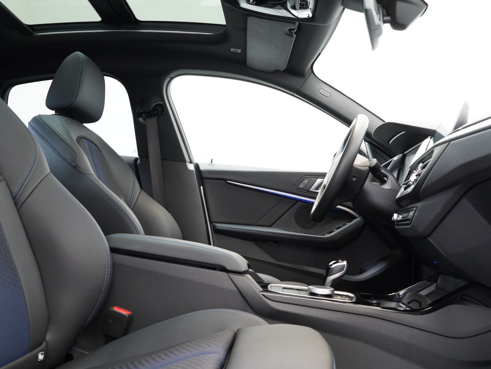 Fahrzeugabbildung BMW 218i Gran Coupé M Sport SHADOW/DAB/TRAVEL/PANO