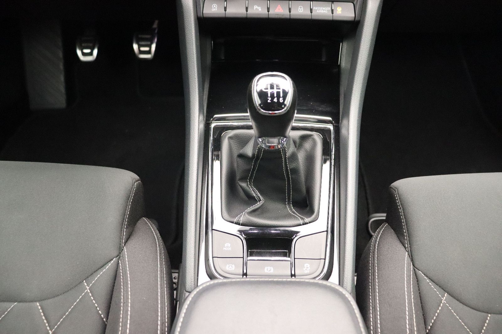 Fahrzeugabbildung SKODA Karoq 1.5 Ambition SPORTLINE LED NAVI ACC