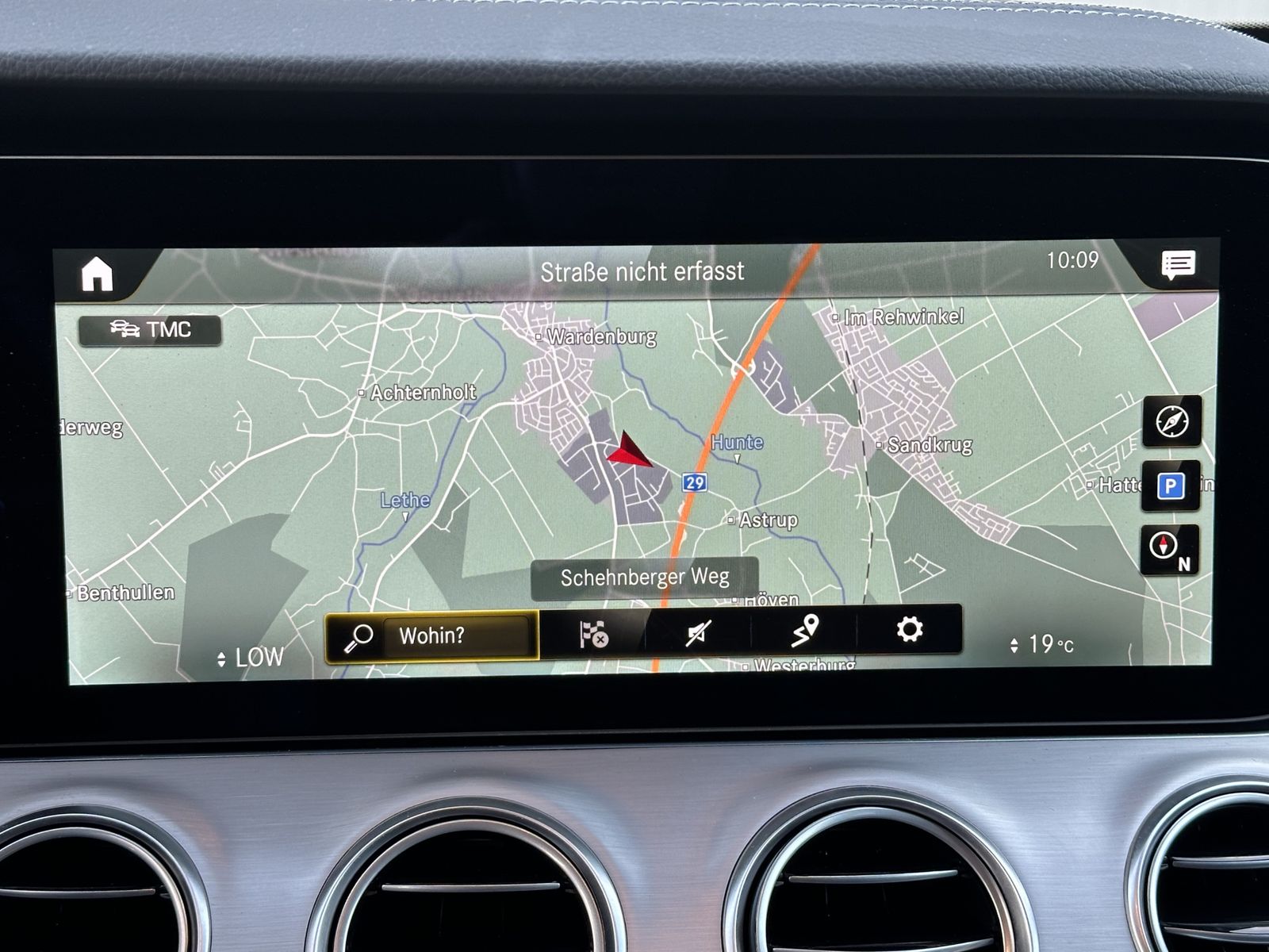 Fahrzeugabbildung Mercedes-Benz E 400d T 4M AMG-Line NAV+LED+360°+WIDESCREEN+1HD