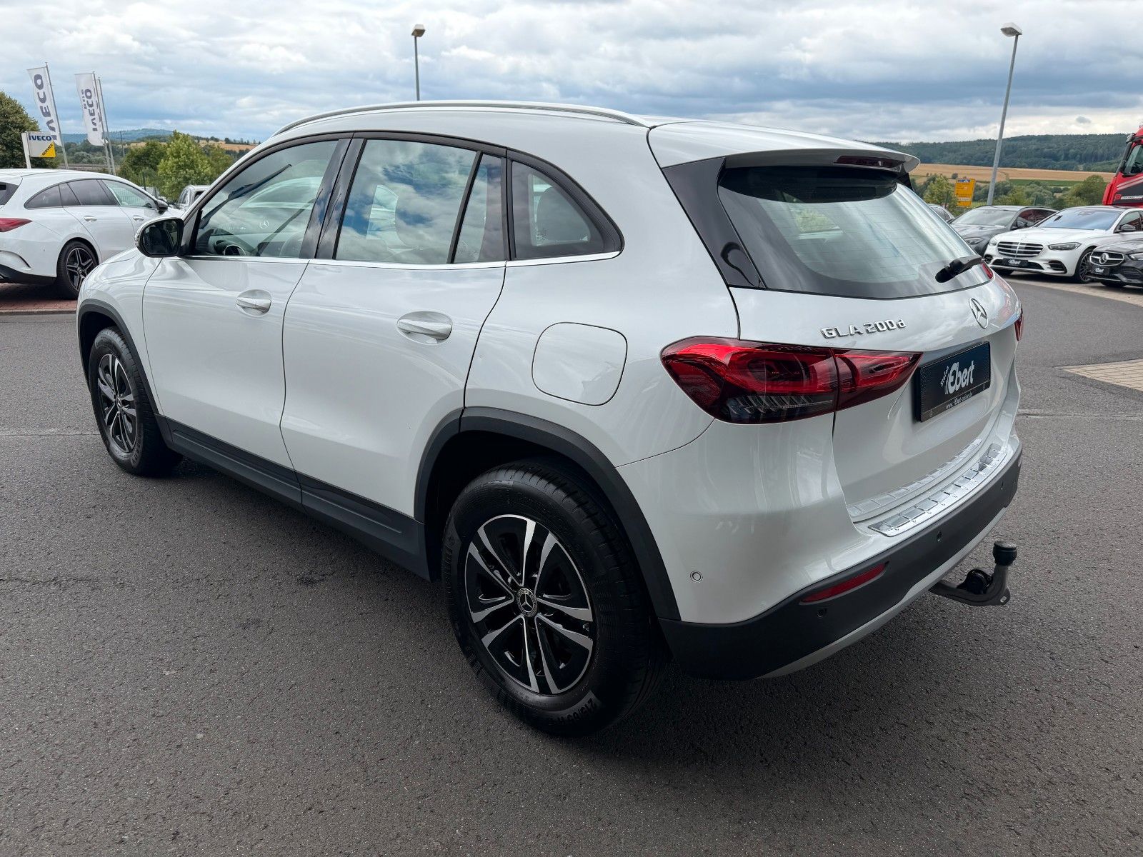Fahrzeugabbildung Mercedes-Benz GLA 200d Style+Distr+AHK+RKamera+1.Hand
