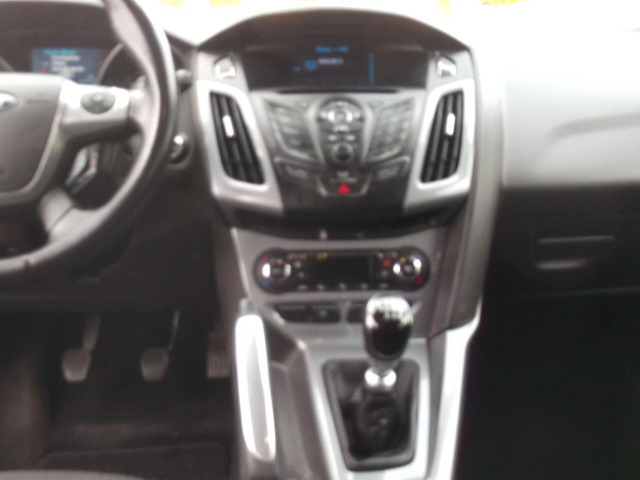 Ford Focus 2011 — photo 12