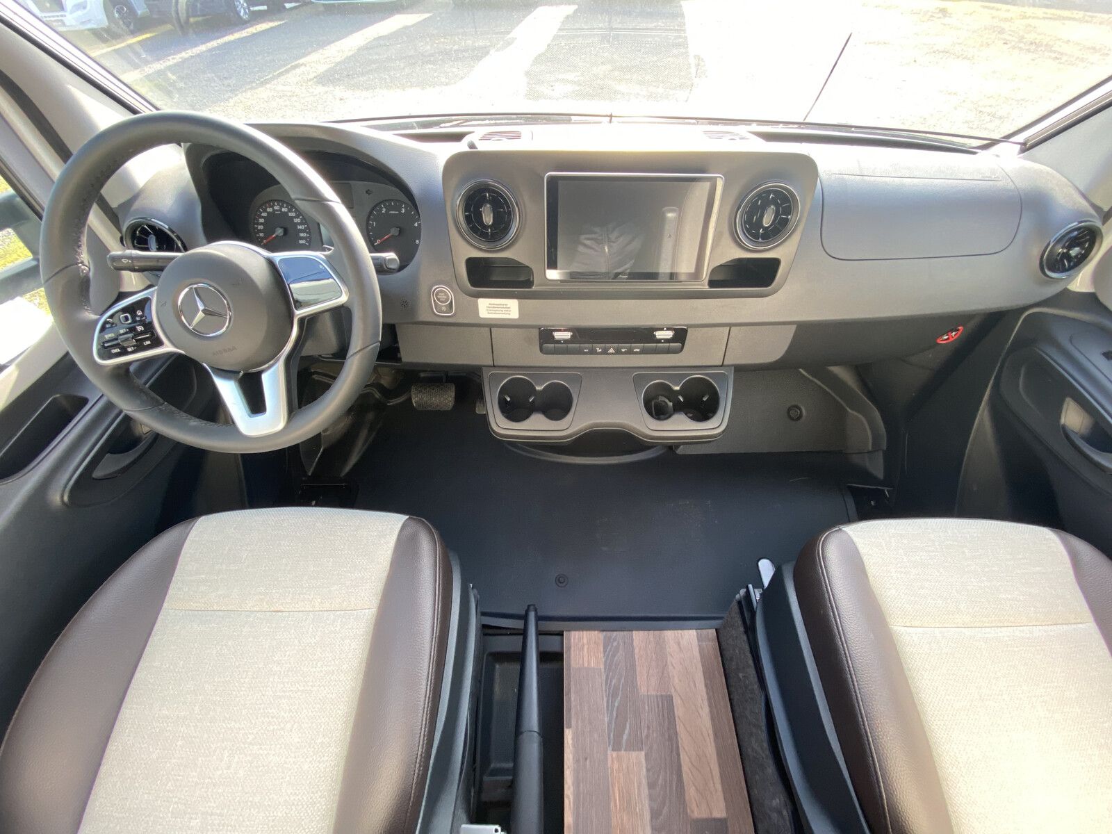 Fahrzeugabbildung Weinsberg CaraCompact Suite MB EDITION PEPPER 640 MEG