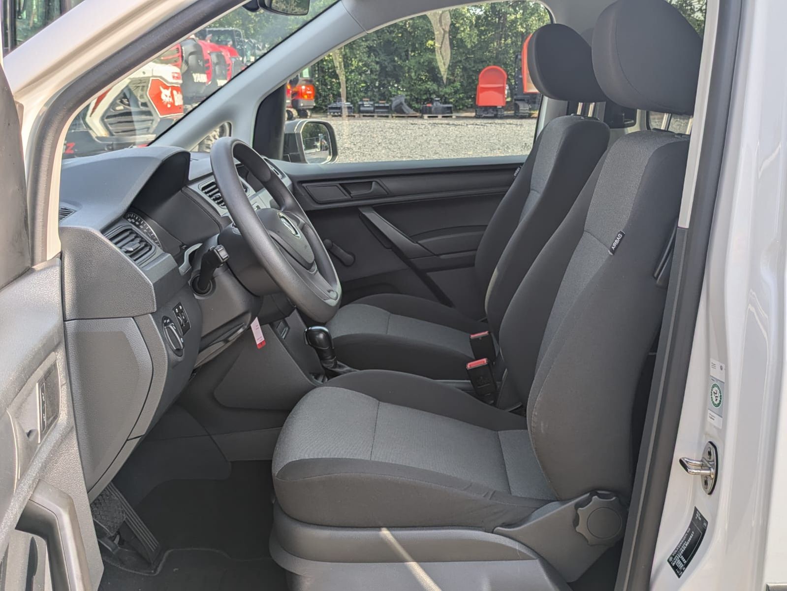 Fahrzeugabbildung Volkswagen Caddy Maxi 2.0 TDI DSG 7-Sit./KLIMA/NAVI/TEMP