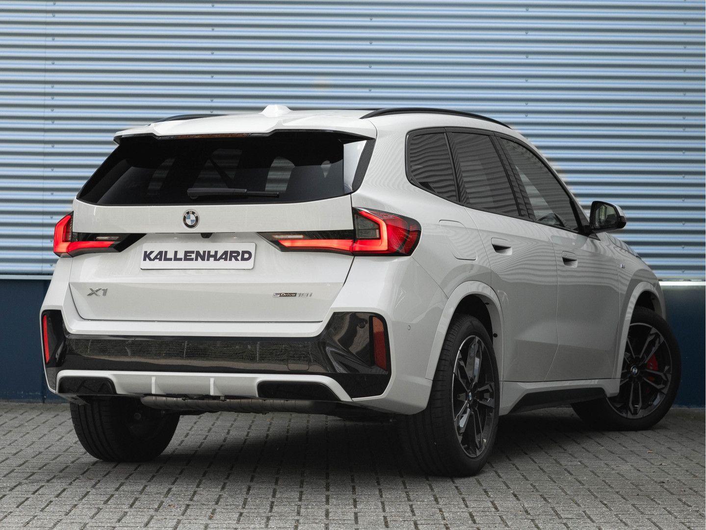 BMW X1 sDrive18i M-Sport Pro - Pano - AHK - Driving