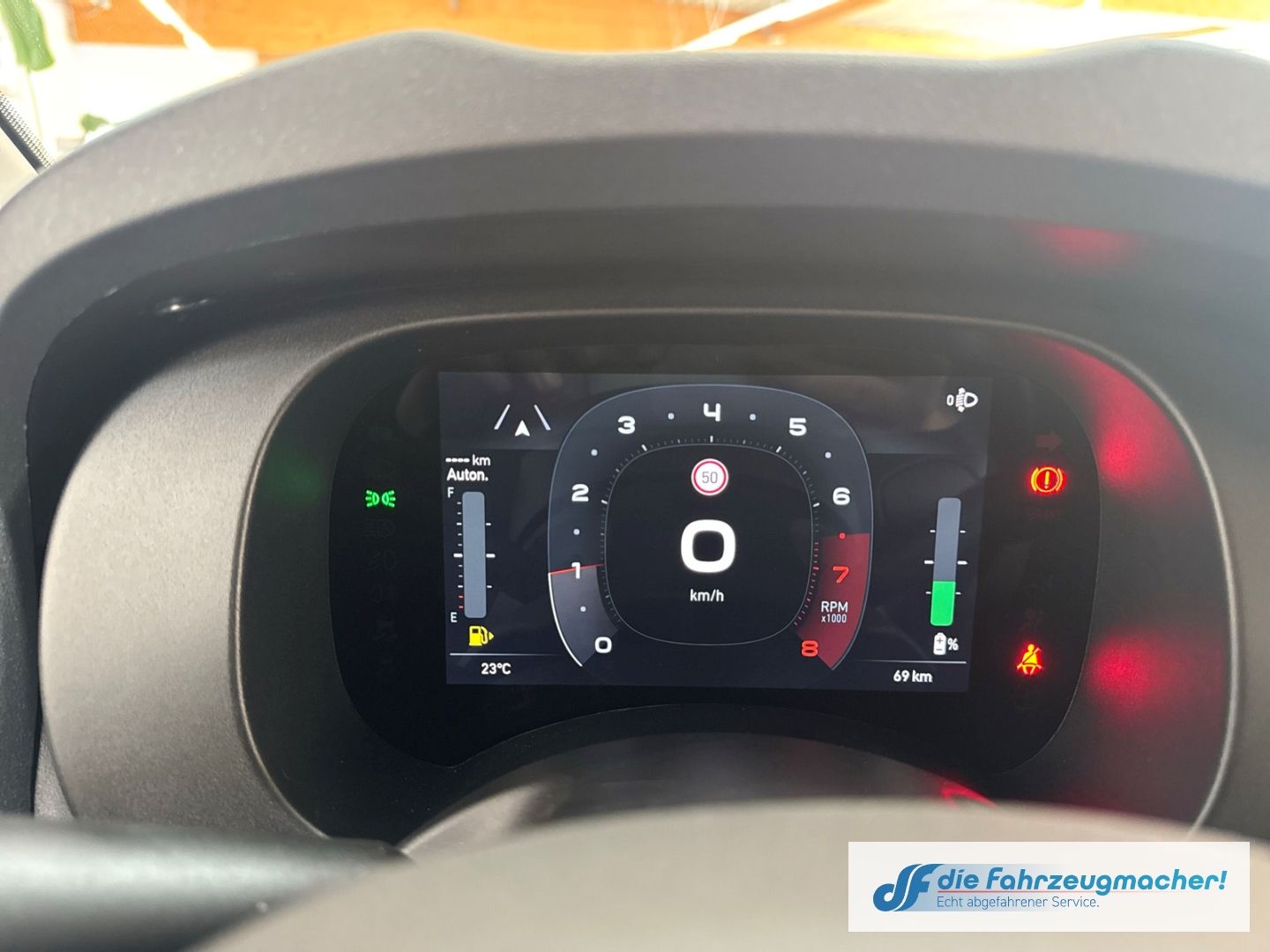 Fahrzeugabbildung Fiat Pandina Hybrid Icon Tempomat Digitales Cockpit D