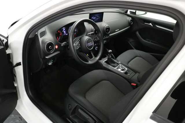 Fahrzeugabbildung Audi A3 Limousine 1.6 TDI Navi Sitzhzg Business Einpa