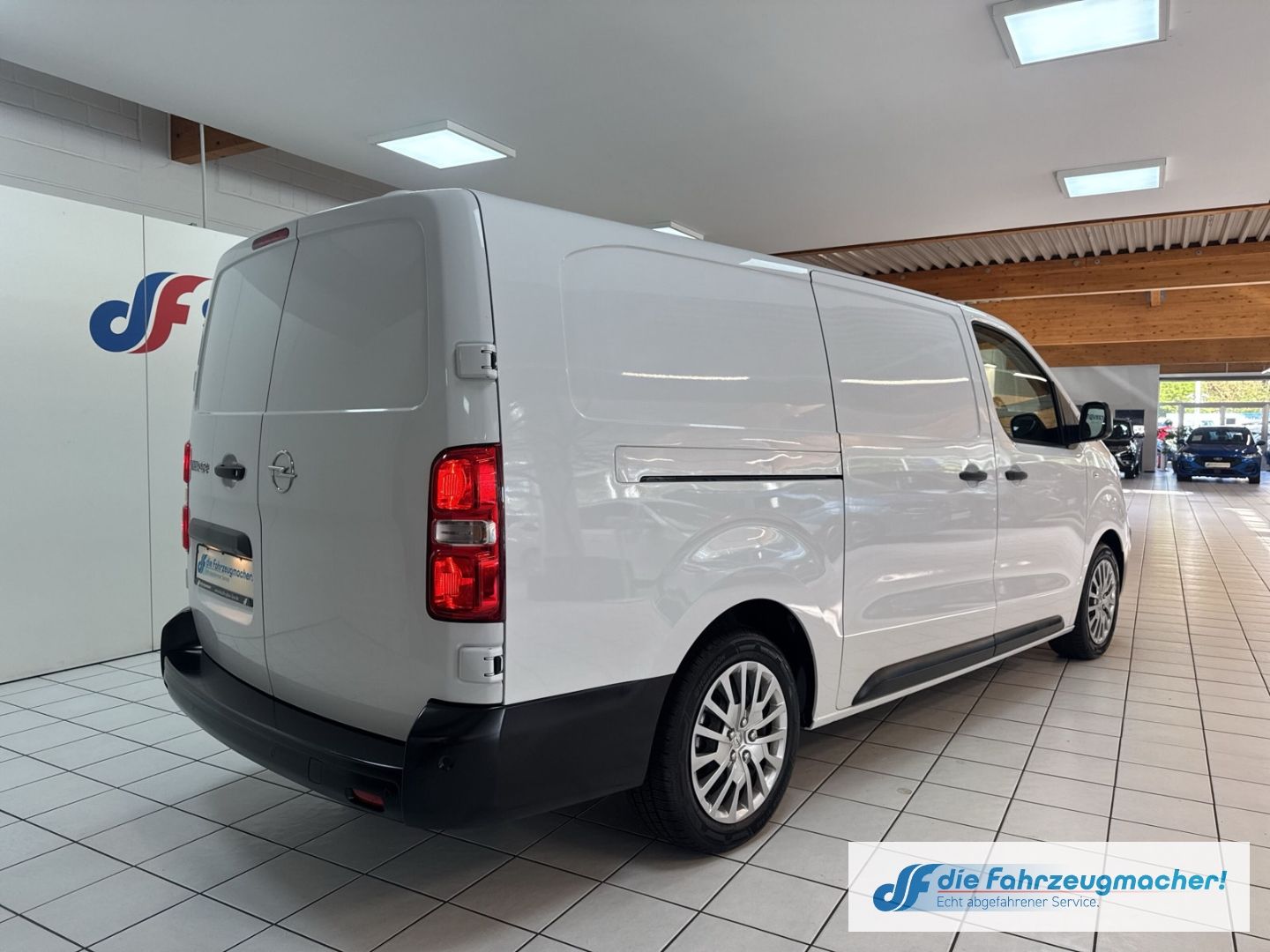 Fahrzeugabbildung Opel Vivaro Kasten -e Elegance L Navi Apple CarPlay A