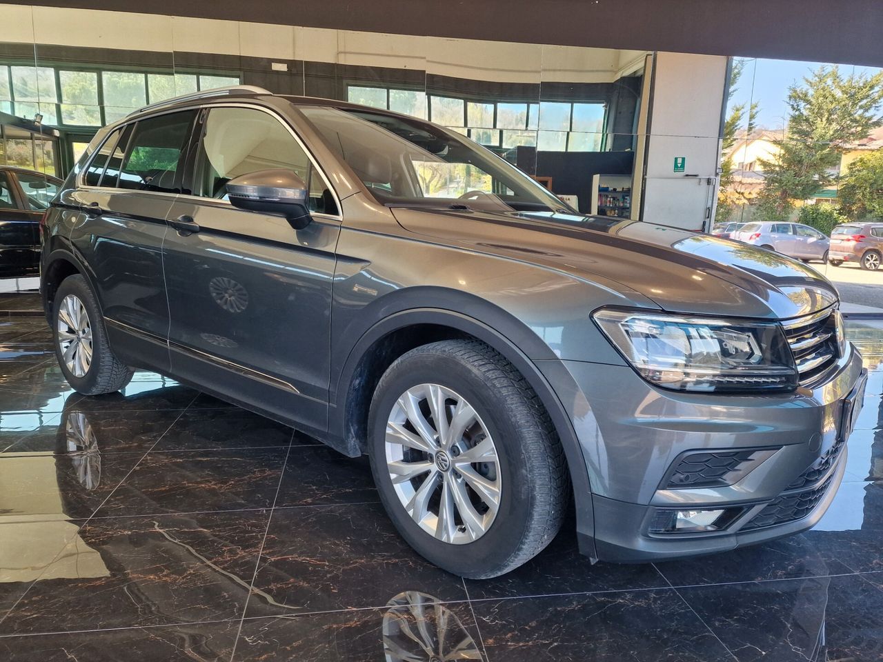 Volkswagen Tiguan 1.6 TDI SCR Sport BlueMotion T imagem 3