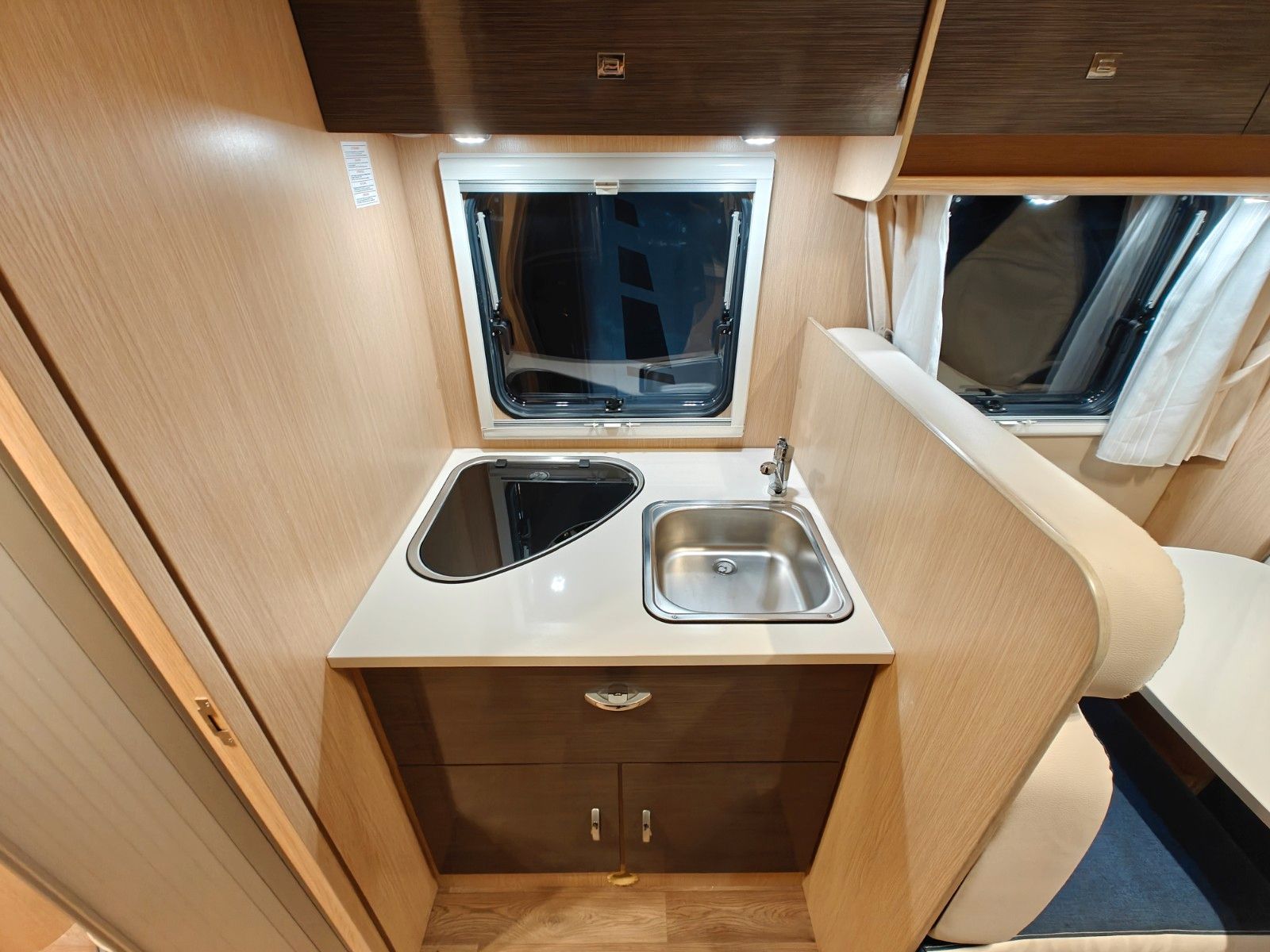 Fahrzeugabbildung XGO Dynamic 95 P - Autom. SAT, TV, Einzelbetten -