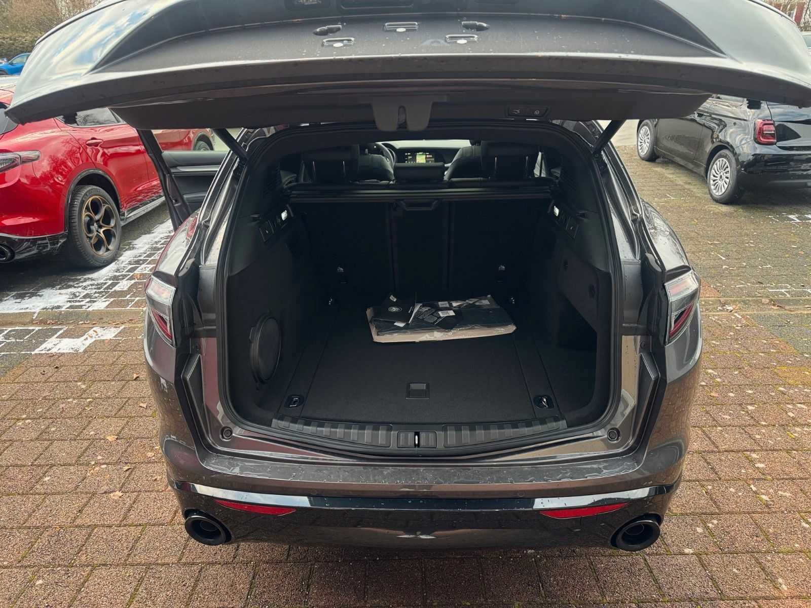 Fahrzeugabbildung Alfa Romeo VELOCE 280PS AT8 Q4 AHK MEMORY LEDER NAVI PANO