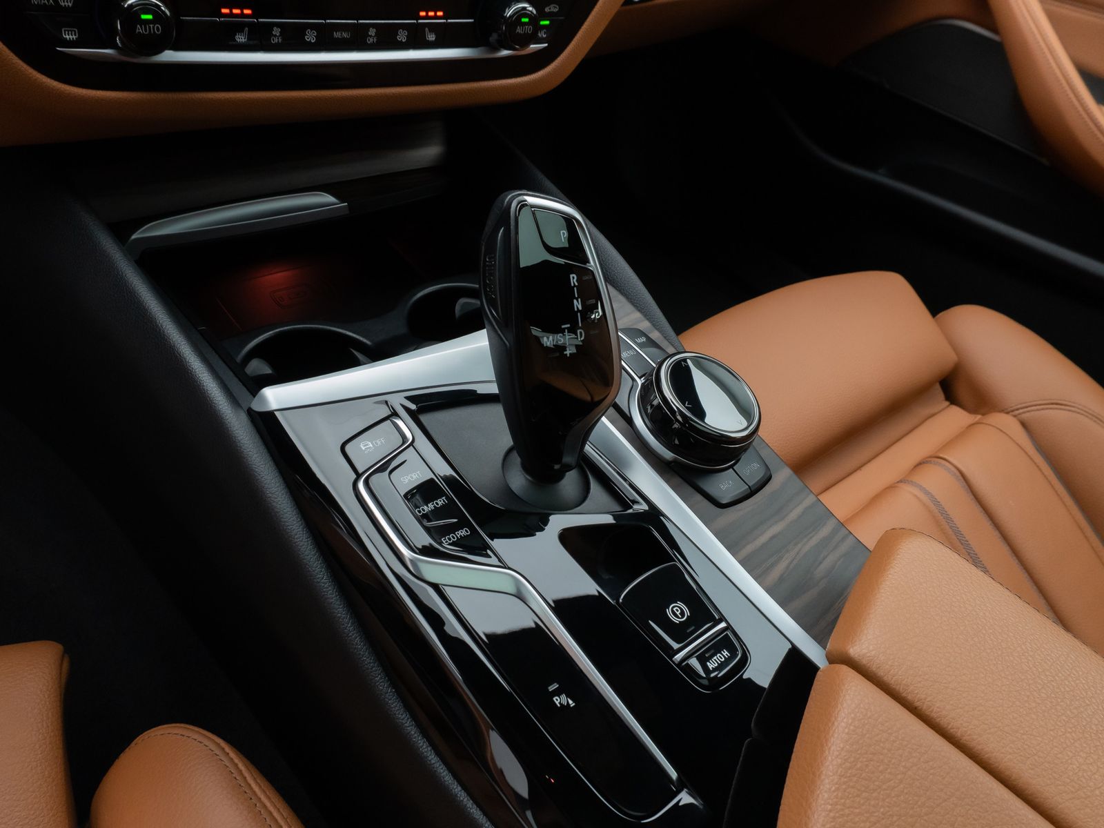 Fahrzeugabbildung BMW 540d xD Kamera Glasdach Laser HUD DAB H/K AHK