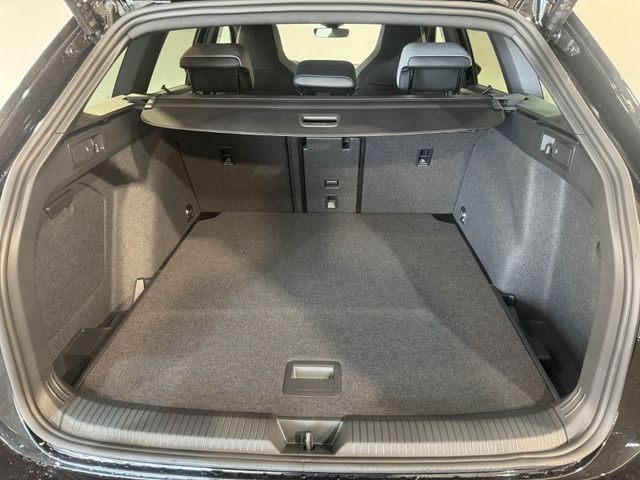 Golf Variant R-Line 2.0 TDI DSG AHK+PANO+STANDH+