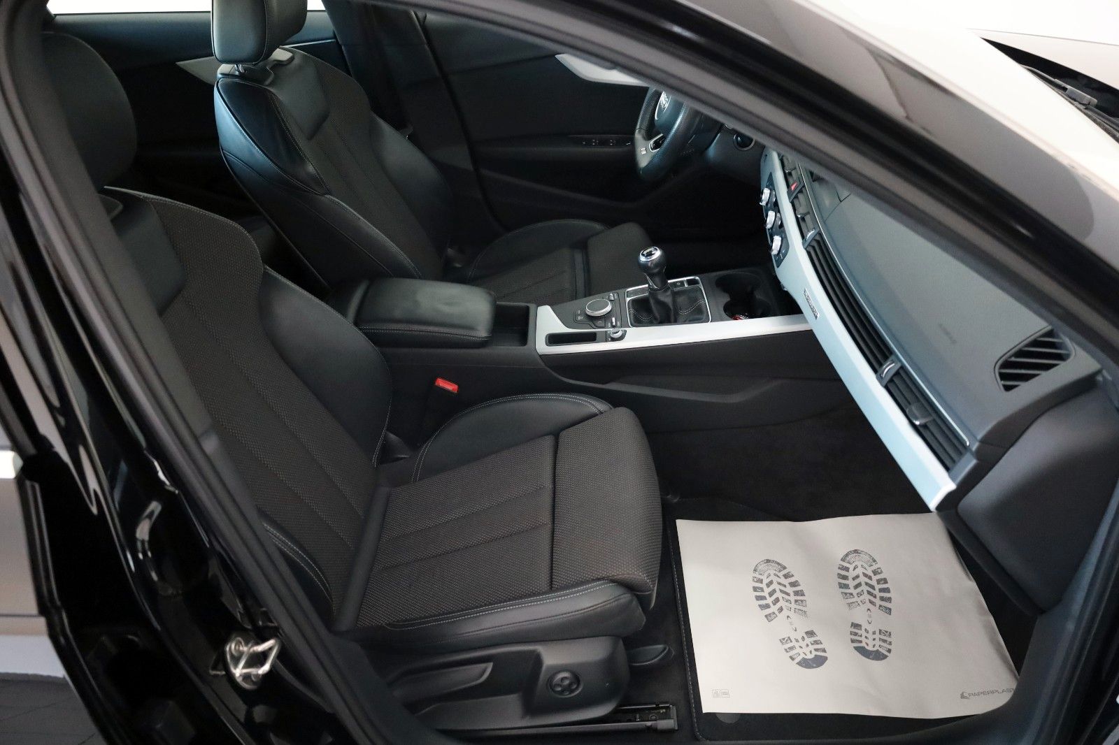 Fahrzeugabbildung Audi A4 Lim. quattro S Line T.Leder,Navi,Xenon,SH,PDC